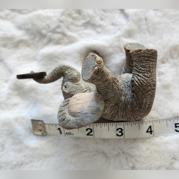 Elephant with horseshoe - Picture 7 of 8